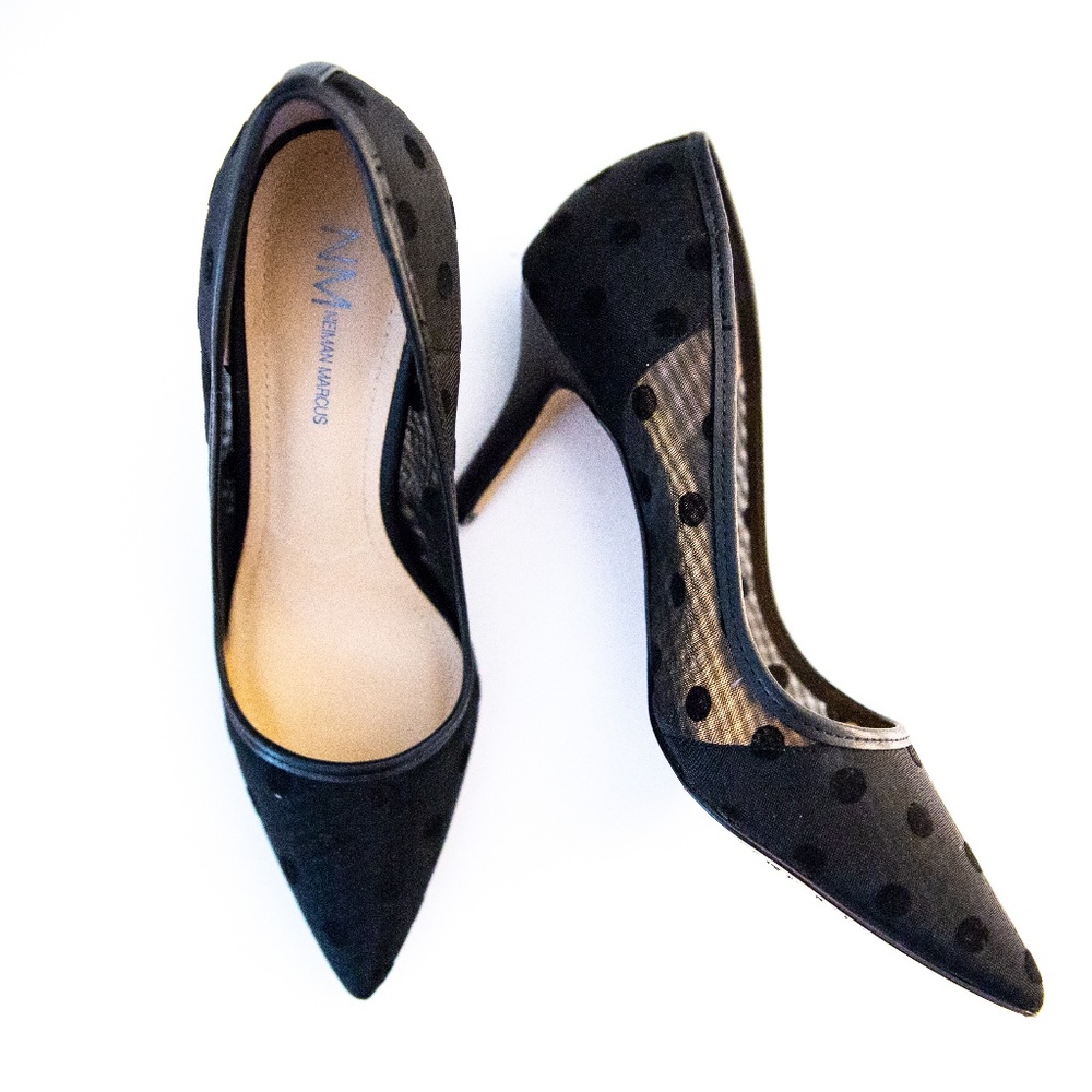 NEIMAN MARCUS - PRESTIGE BLACK POINT-TOE PUMPS